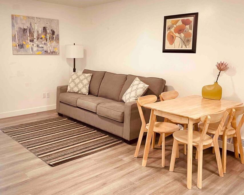 Appartamento Unit #201 Cozy Mountain View 1Br In Dt Canmore Esterno foto